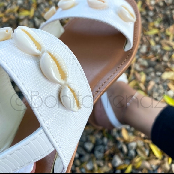 Sea Shell white double strap sandals - Picture 3 of 10